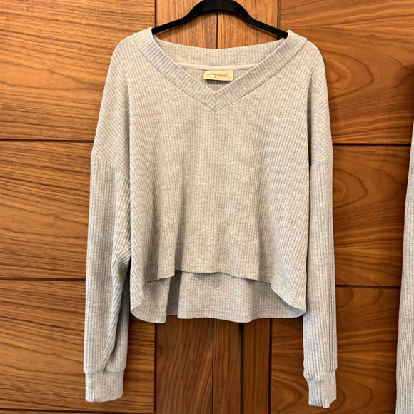 Papinelle Gray Ribbed Lounge Set Jogger Pants (Sz M) and V-Neck Top (Sz L) - Picture 2 of 12